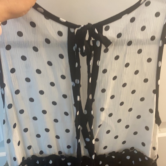Black & White polka dot flows top BNWT - Picture 4 of 4